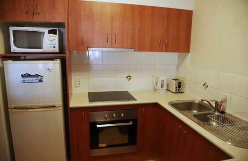 Mermaid Beach Apartment | Tropical Feel in Trendy Nobby Beach