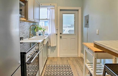 Sailboat Bend Apartment | Tropical Florida Oasis w/Patio, Near Beaches