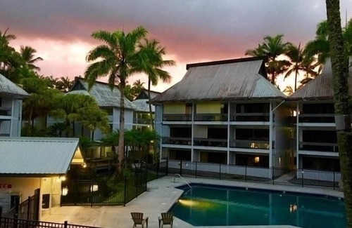 Hilo Apartment | Tropical Garden Condo with Pool Kitchen, and AC