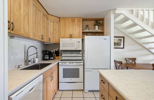 Kahuku House | Tropical Getaway perfect for families, near beach, free wifi