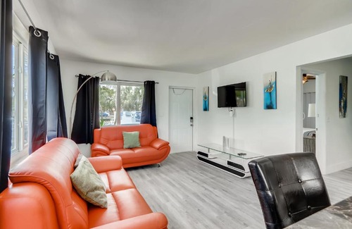 Singer Island Apartment | Tropical Getaway/Stunning 2BR Gem