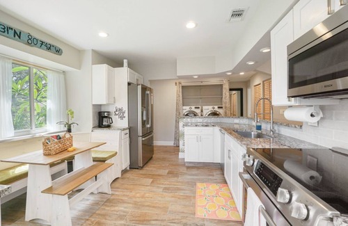Jupiter Landing House | Tropical Getaway: Welcoming Home, Big Backyard