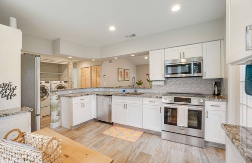 Jupiter Landing House | Tropical Getaway: Welcoming Home, Big Backyard