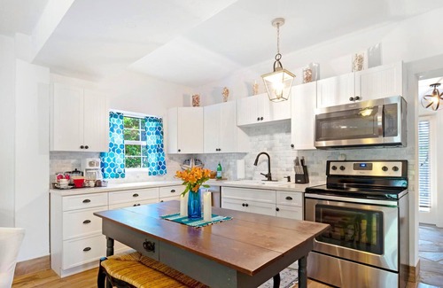 Oakes Estates Apartment | Tropical Green Oasis in Naples