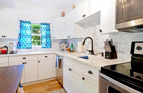 Oakes Estates Apartment | Tropical Green Oasis in Naples