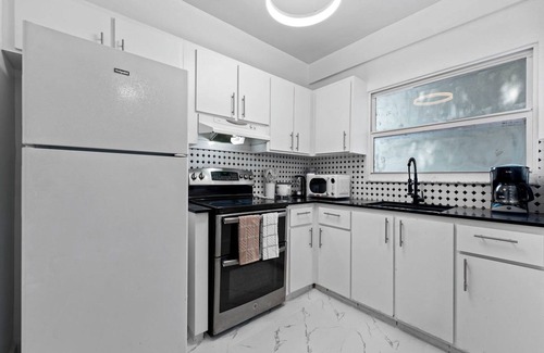 East Little Havana Apartment | Tropical Havana | 2BR | Central Location