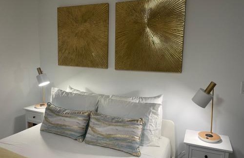 South Beach Apartment | TROPICAL HAVEN POOL & 2BLOCKS TO BEACh