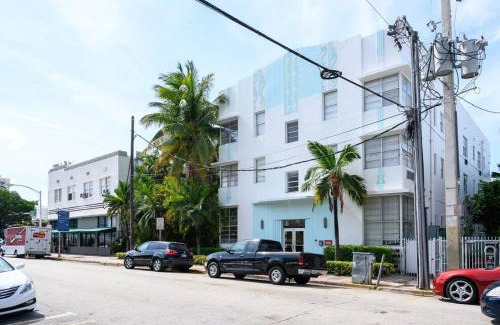South Beach Apartment | TROPICAL HAVEN POOL & 2BLOCKS TO BEACh