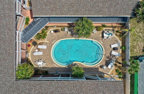 Flagler Beach Condo | Tropical Hideaway in Downtown Flagler Beach