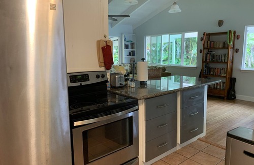 Keaau House | Tropical "Jungalow" Near the Sea