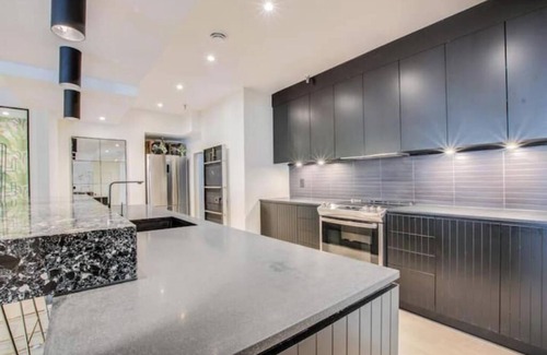 Cite Multimedia Apartment | Tropical Loft in old Montreal