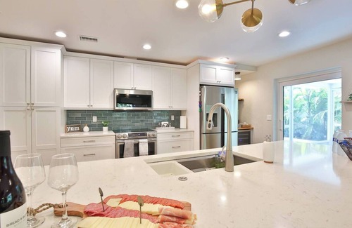 Arlington Park Villa | Tropical Luxury: Pool, Game Room, Near Beaches