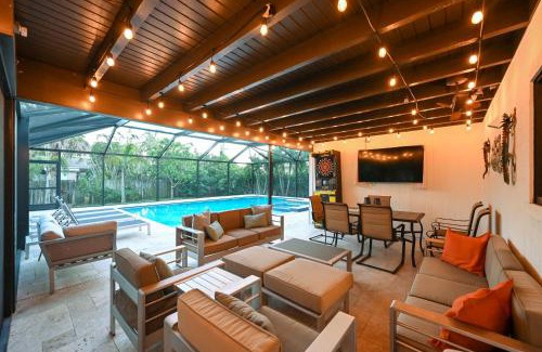 Naples Park House | Tropical Naples Hideaway - 1 Mi to Beaches!