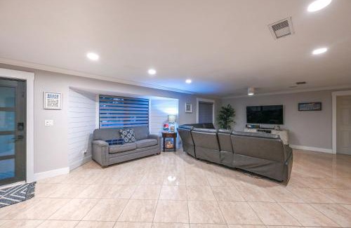 Naples Park House | Tropical Naples Hideaway - 1 Mi to Beaches!