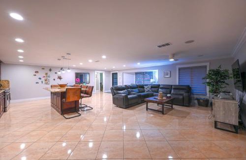 Naples Park House | Tropical Naples Hideaway - 1 Mi to Beaches!