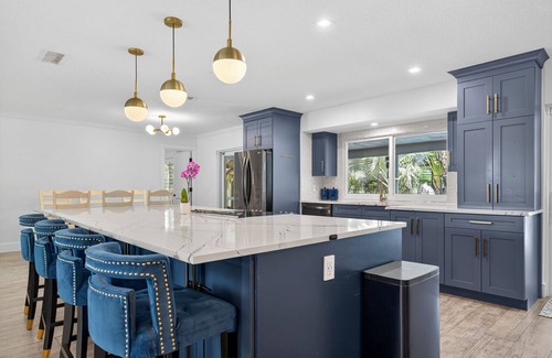 Hunt Club House | Tropical Oasis~Heated Pool~Sleeps 10~Family Pet Friendly, Fully Fenced Yard