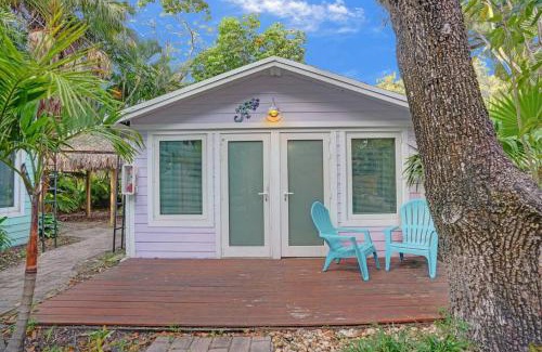 Sailboat Bend House | Tropical Oasis 2BR w Pool