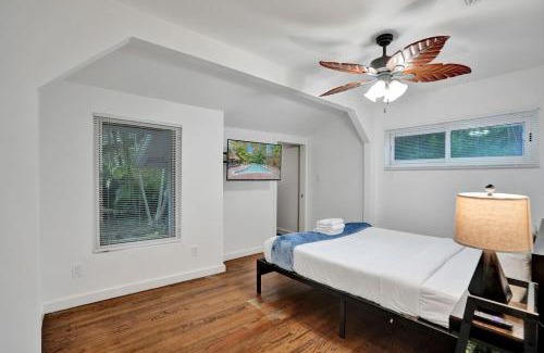 Sailboat Bend House | Tropical Oasis 2BR w Pool