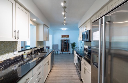 South Sarasota House | Tropical Oasis Near Siesta Key Beach, Air Purifier, 6 Beds, Sleeps 8