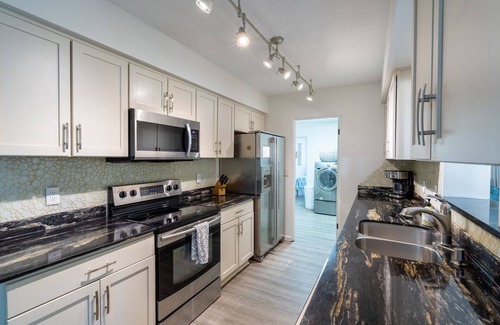 South Sarasota House | Tropical Oasis Near Siesta Key Beach, Air Purifier, 6 Beds, Sleeps 8