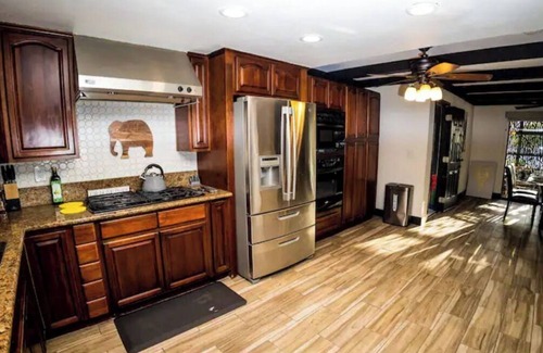 Patton House | Tropical Oasis Retreat Pool/Jacuzzi/Game room/Bar