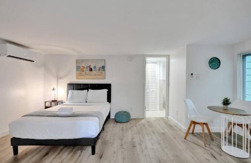Sailboat Bend Apartment | Tropical Oasis Studio w Pool