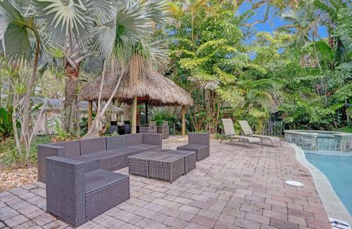 Sailboat Bend Apartment | Tropical Oasis Studio w Pool