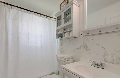 Edgewood Apartment | Tropical Oasis Unit A