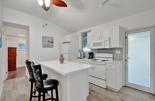 Sailboat Bend House | Tropical Oasis: 2BR w/Pool