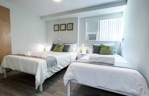 Southwest Apartment | Tropical Oasis - Renovated 3bd/2ba (+Parking)