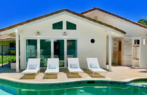 Eastern Malibu House | Tropical oceanview Malibu luxury retreat heated salt pool, spa, firepit, beaches