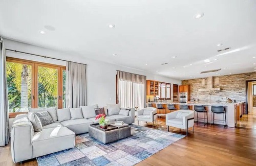 La Jolla Mesa House | Tropical Paradise First-Class Amenities and Views