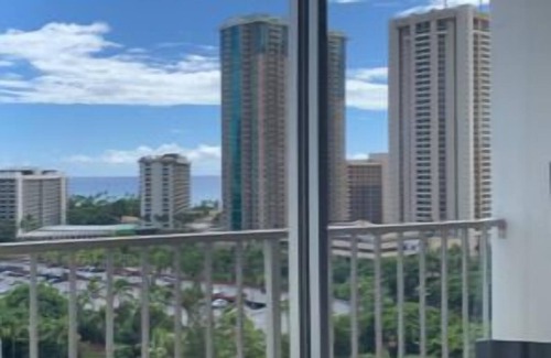 Waikiki Apartment | Tropical Paradise Getaway Ocean & Lush Tropical Views Pool, BBQ & WI-FI Inn on the Park 1503
