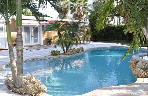 Margate House | Tropical Paradise, Private Heated Pool & Spa, Built-in-BBQ