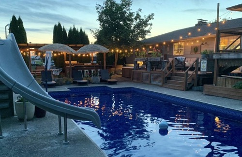 Post Falls House | Tropical paradise swimming pool hot tub family friendly sleeps 21 fire pit yard