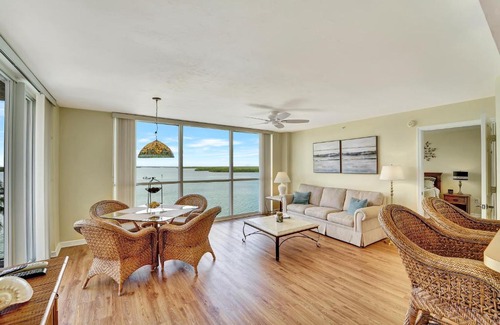 Fort Myers Beach Apartment | Tropical Paradise