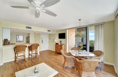 Fort Myers Beach Apartment | Tropical Paradise