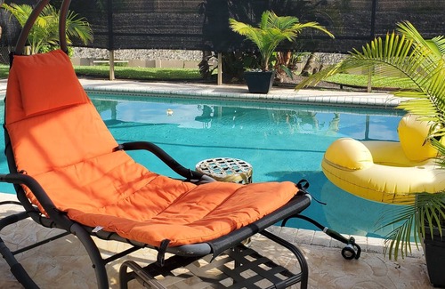 Coral Springs House | Tropical pool home