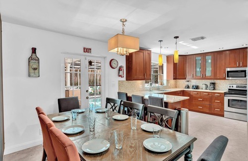 Highland Garden House | Tropical Privat Home Spacious 6 -bedrooms 4 Baths with private pool