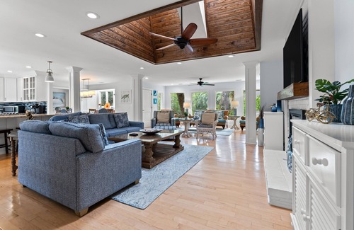 Oceanside House | Tropical Retreat | 600 Feet to Beach | Private Pool & Spa | Designer Decor | 16 Oyster Catcher Road