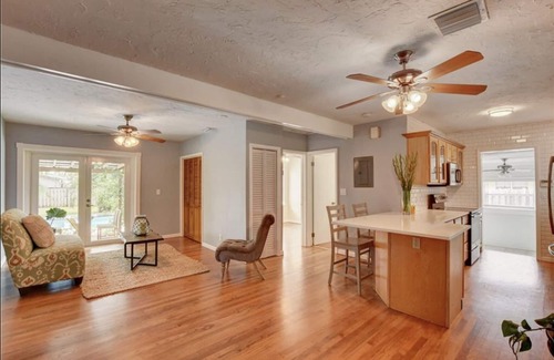 Central Oakland Park House | Tropical Retreat with heated pool