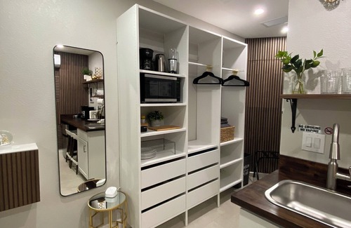 Bradenton Apartment | 🏖️Tropical Sea, Private Studio.Near IMG and Beaches!