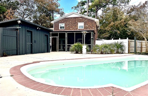 Ogden House | Tropical Spacious & Cozy 4 bedroom retreat with pool