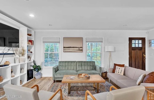 Ogden House | Tropical Spacious & Cozy 4 bedroom retreat with pool
