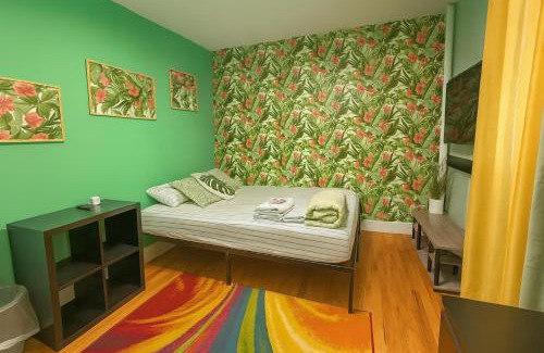 Harlem Apartment | Tropical style room