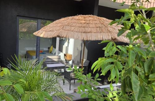 Playa Paraiso Apartment | "Tropical Vibe" Private Jacuzzi, Free beach club & Rooftop Pools