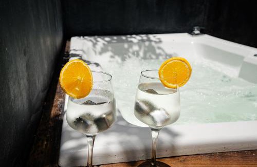 Playa Paraiso Apartment | "Tropical Vibe" Private Jacuzzi, Free beach club & Rooftop Pools