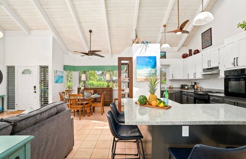 Kaiulani House | Tropical Vibes & Sunset Skies