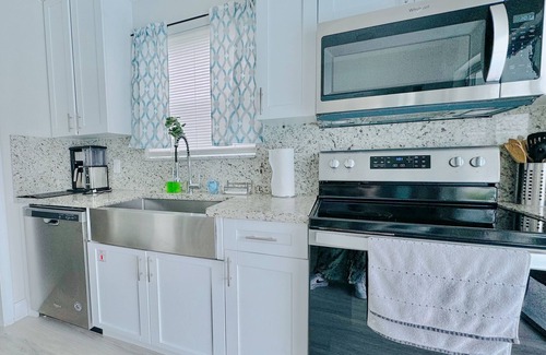 Fort Lauderdale House | Tropical Villa King Bed Pool Top Location