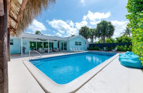 Hunt Club Villa | Tropical Villa Pool Home w/Tiki Bar! Sleeps 9!